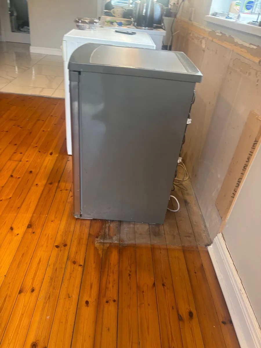 Household. Electrical - Image 2