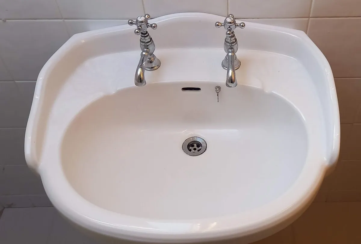 Bathroom Sink, Pedestal and Taps - Image 1