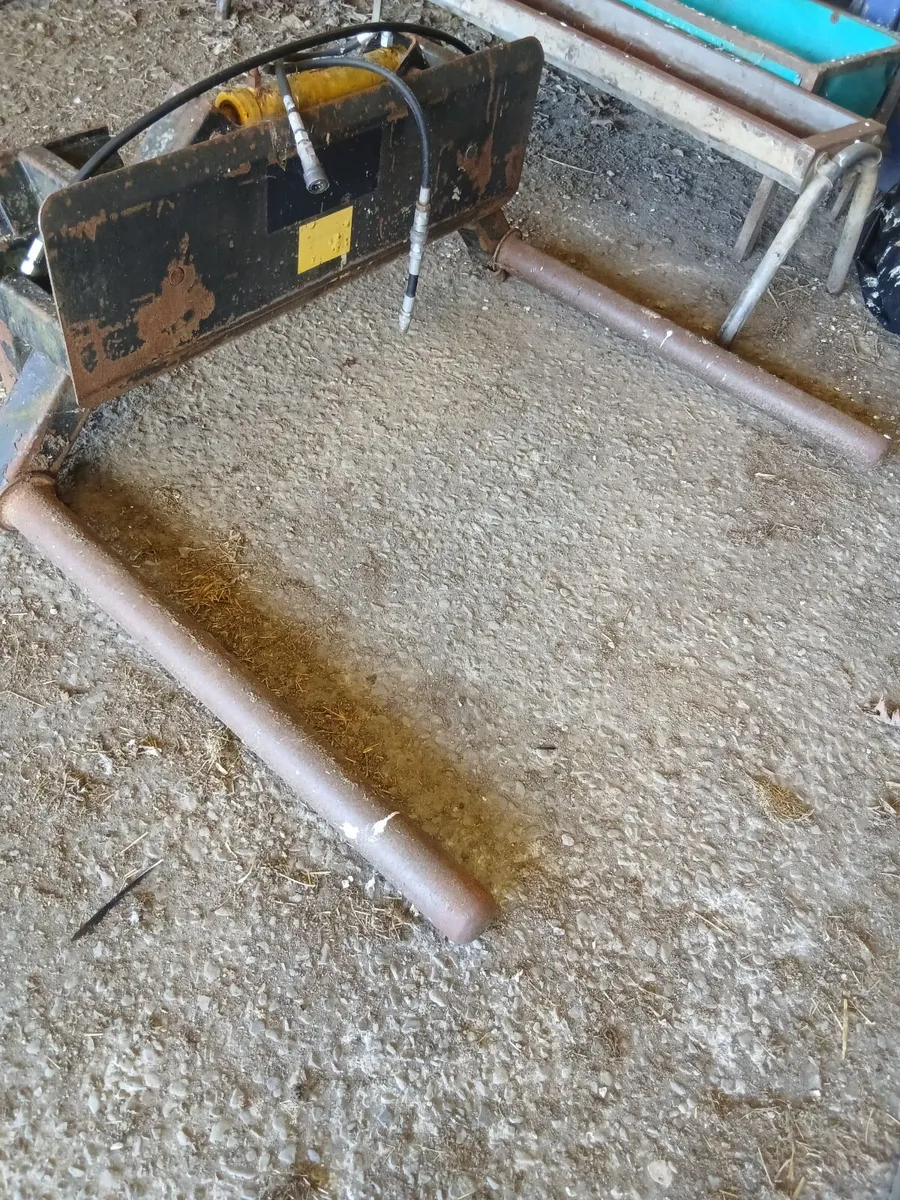 Bale Handler - Image 1