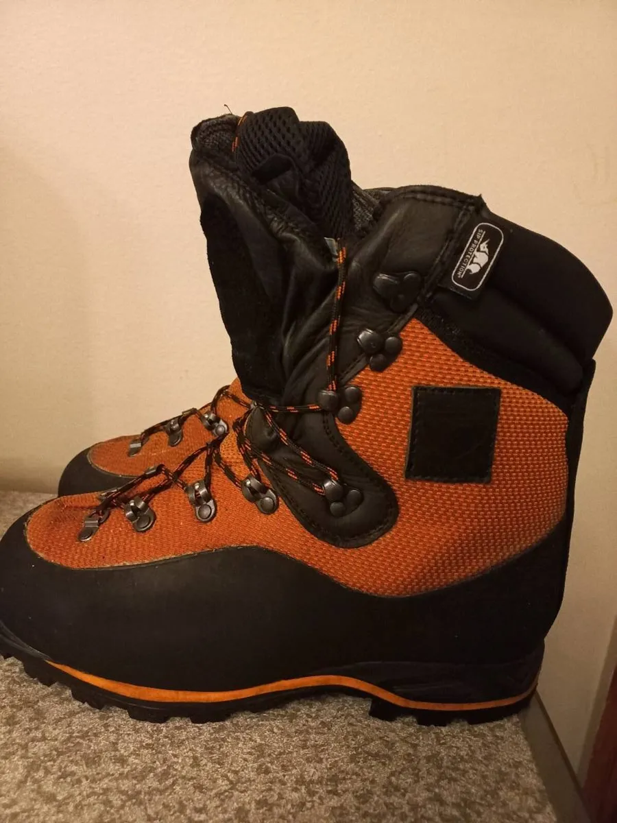 Chainsaw boots level 2-  NEW SIP Grizzlys size 44 - Image 1