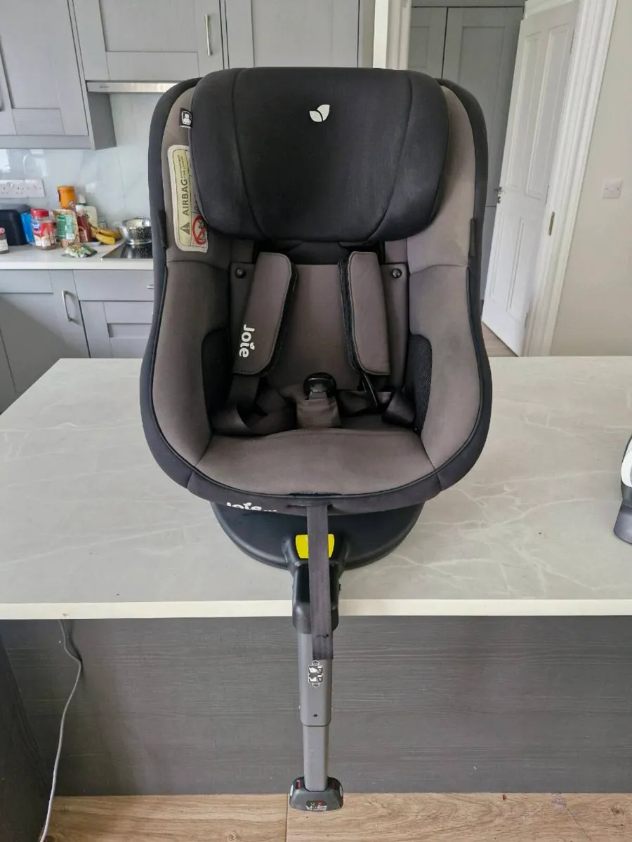 Child Car Seat - Image 1