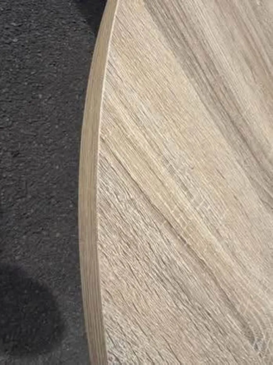 Round table - Image 3
