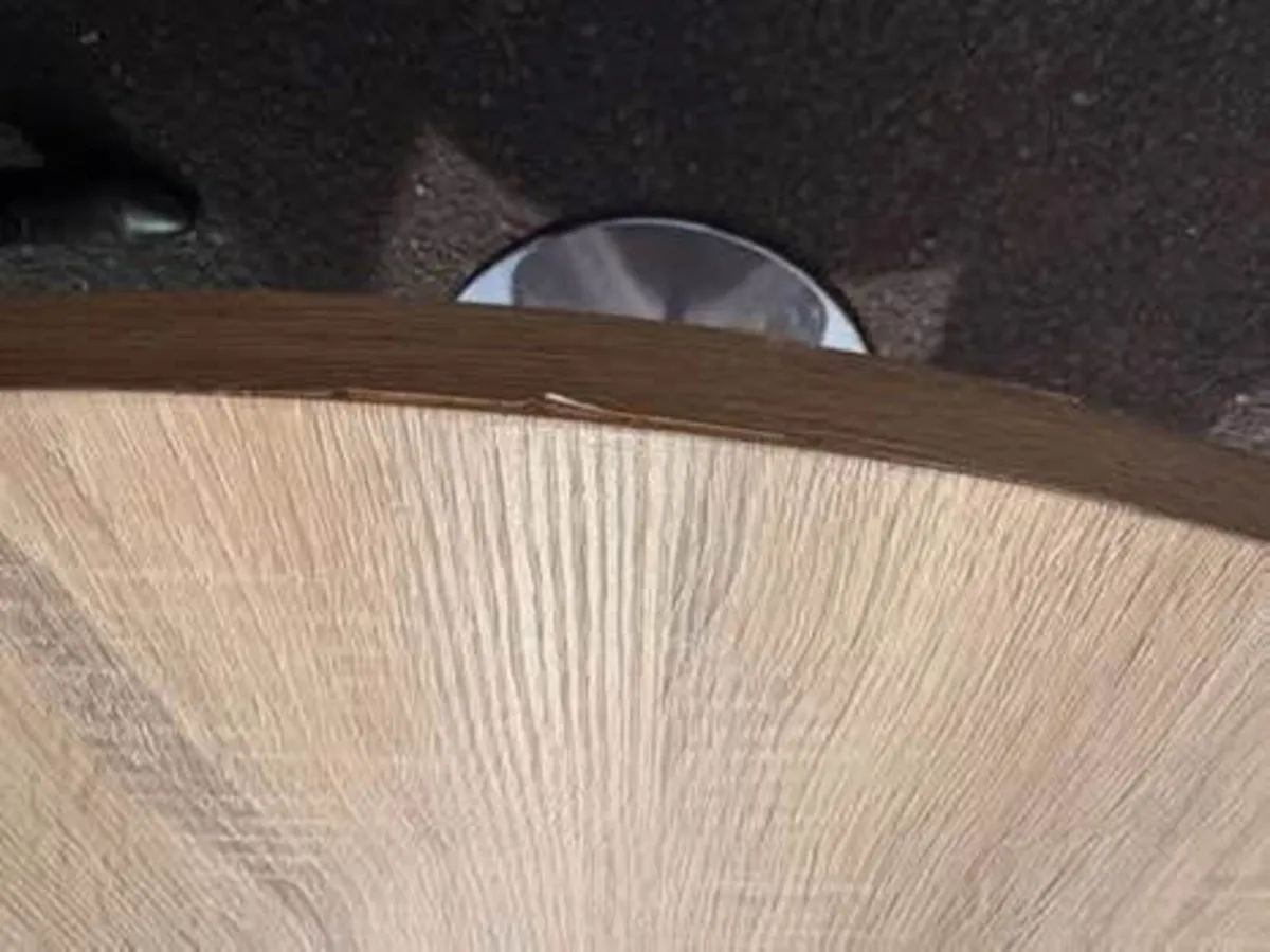 Round table - Image 4