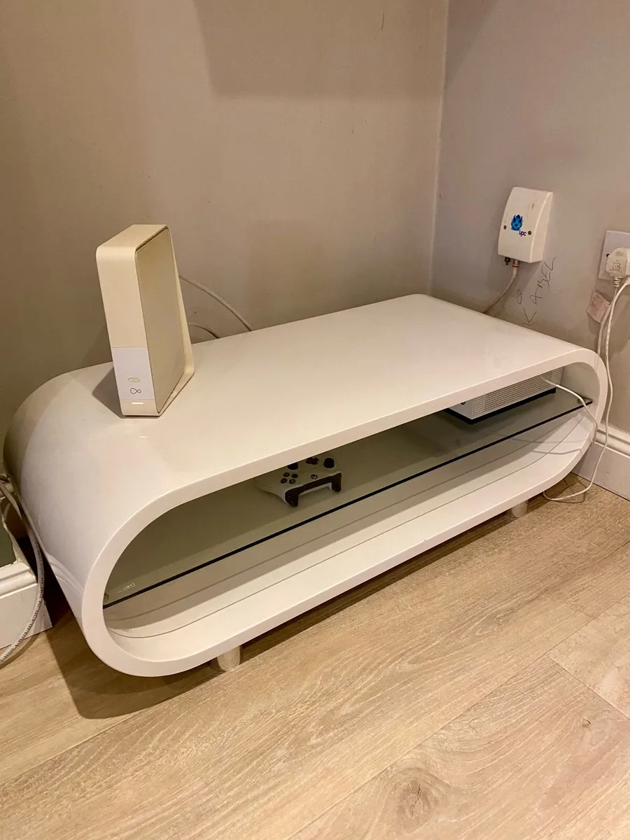 Modern TV Unit – White Gloss – Very Good Condition - Image 1