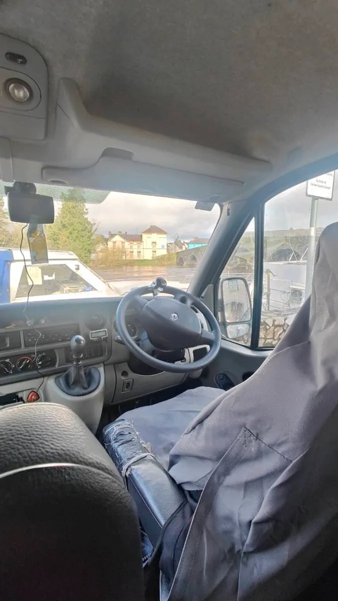Renault master campervan - Image 3