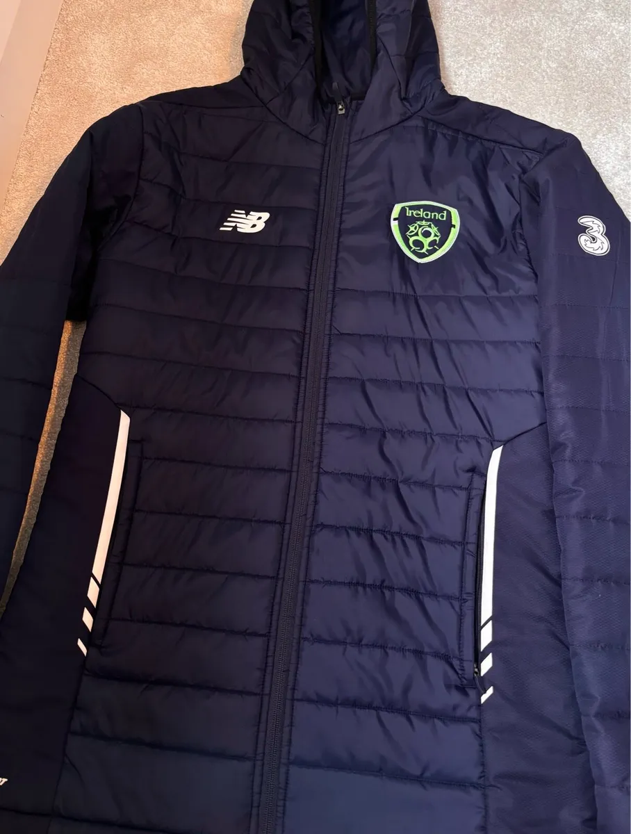 Brand New Mens Medium Jacket - Image 3