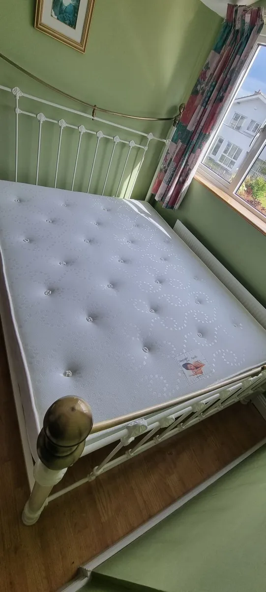 Double Bed and Mattress almost new - Image 2