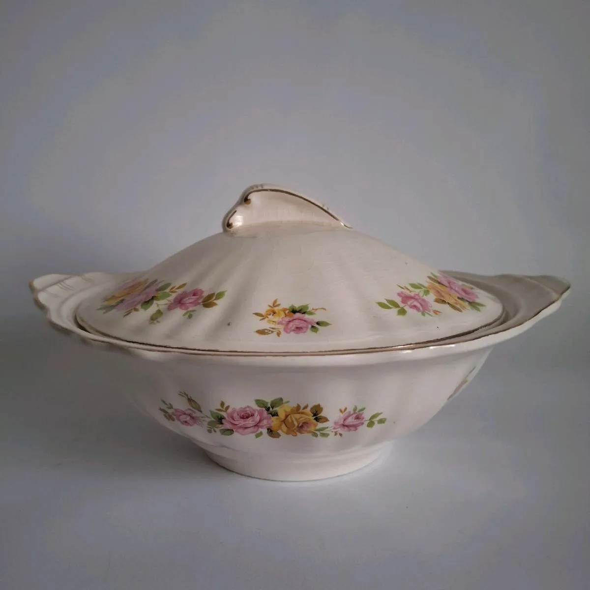 J&G Meakin Lidded Tureen - Image 1