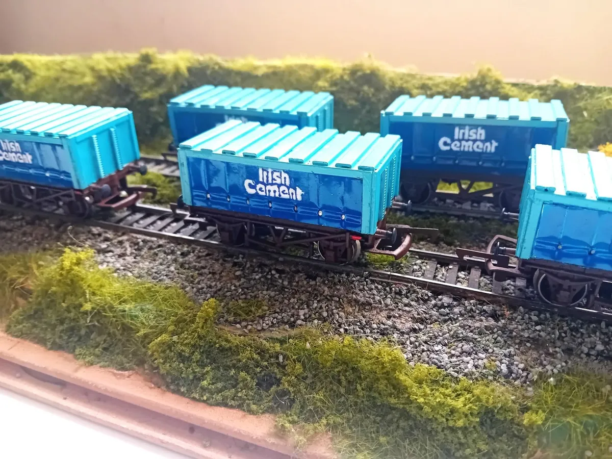 MODEL  RAILWAY   IRISH  CEMENT  PALLET  WAGONS - Image 3