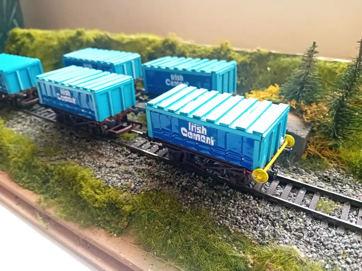 MODEL  RAILWAY   IRISH  CEMENT  PALLET  WAGONS - Image 4