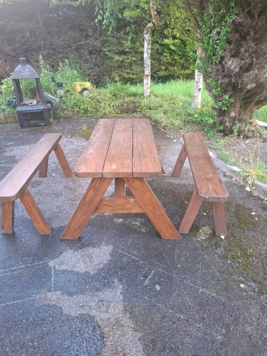 Picnic bench - Image 1