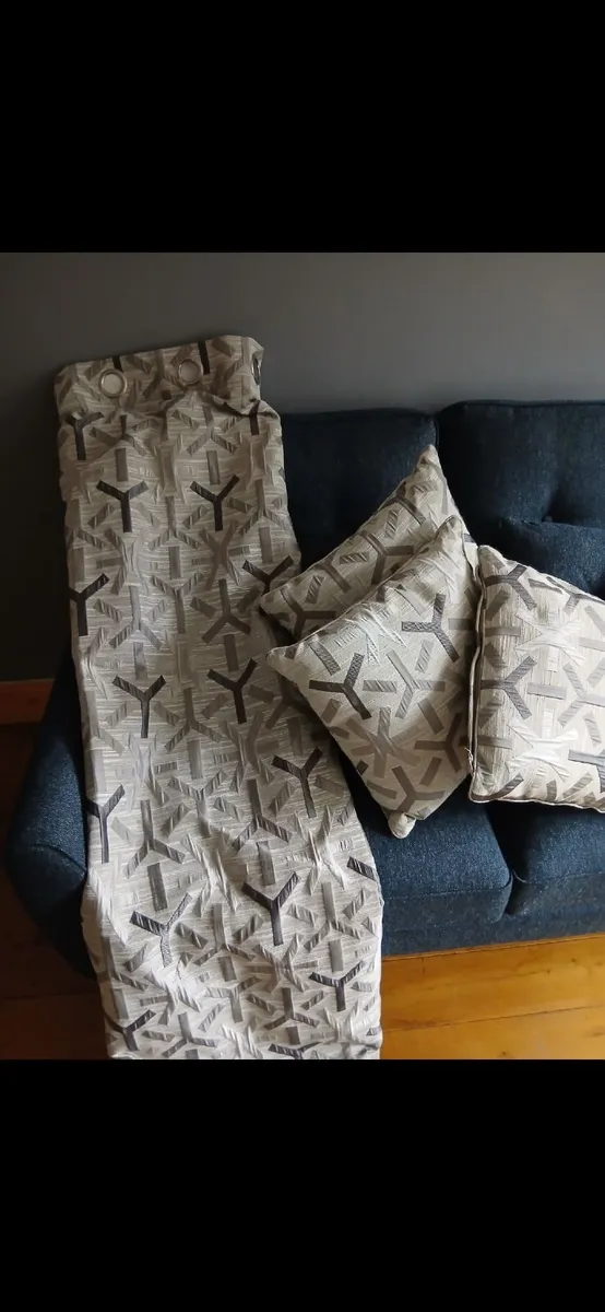 Curtains - Image 2