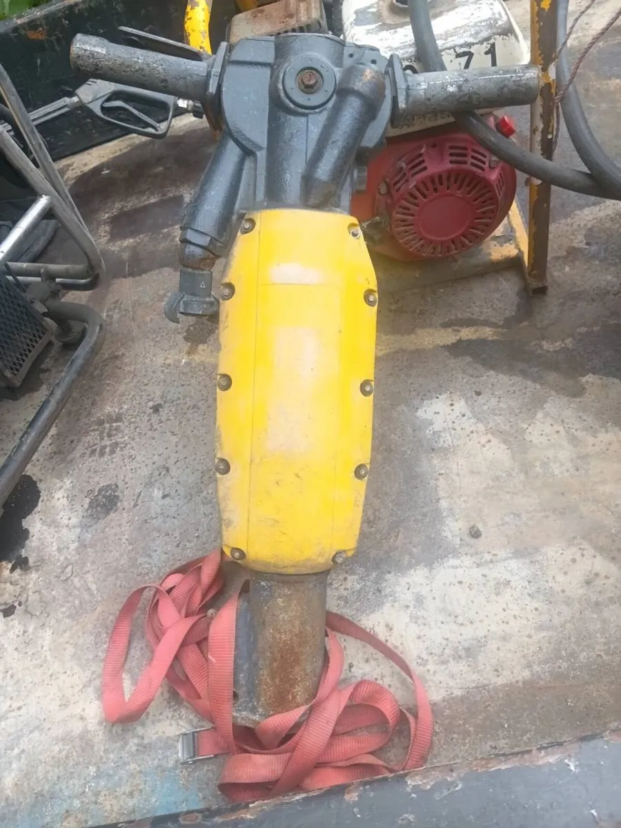 Fast tow air jack hammer - Image 2