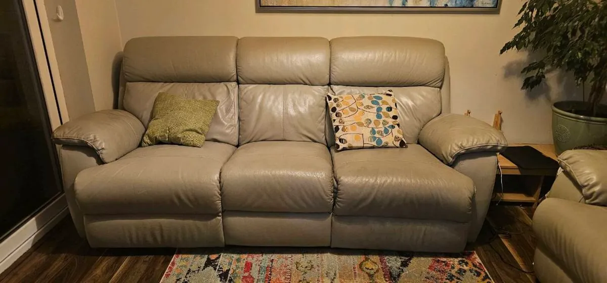Set of two recliners sofas