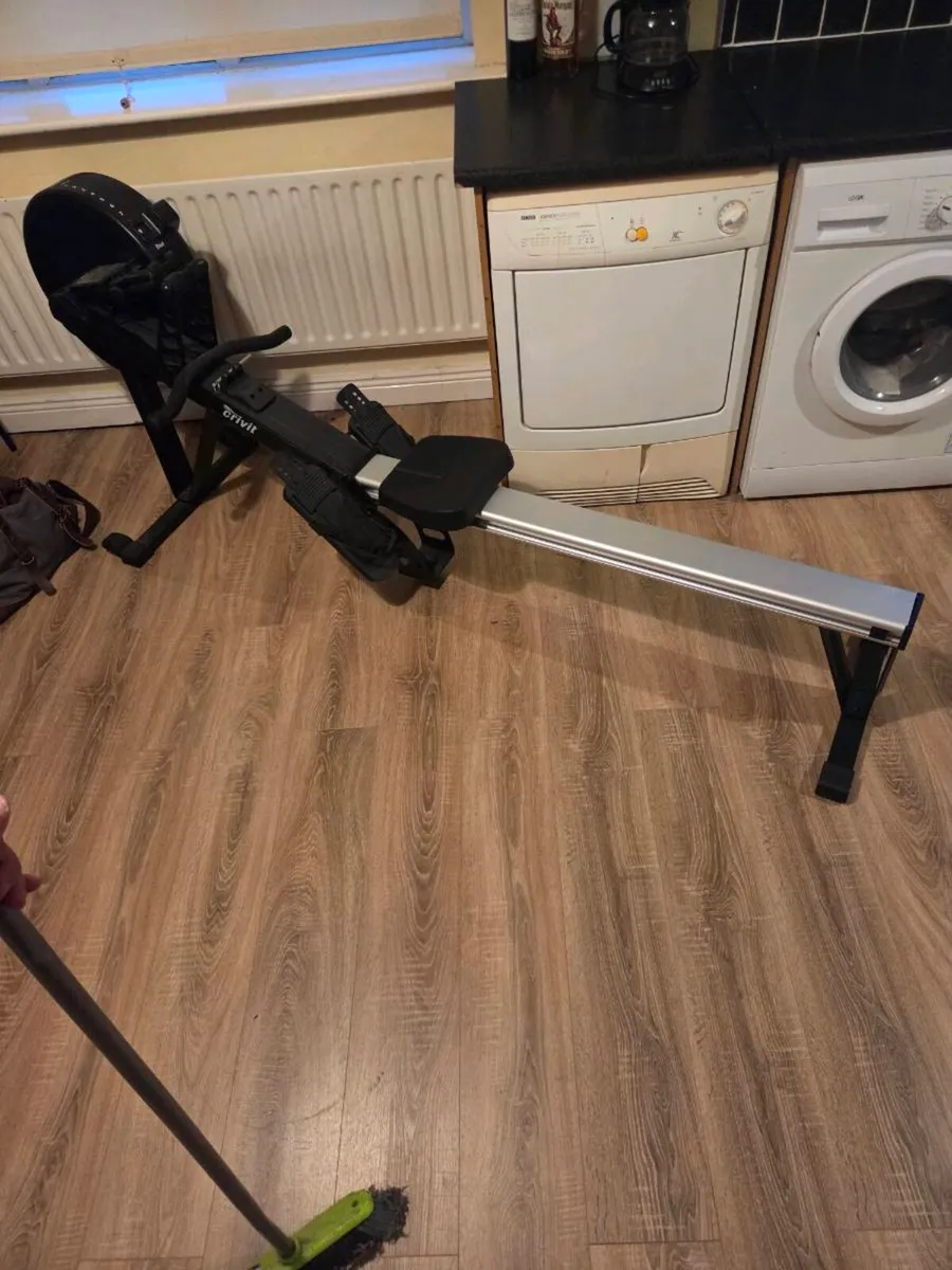 Rowing machine - Image 1
