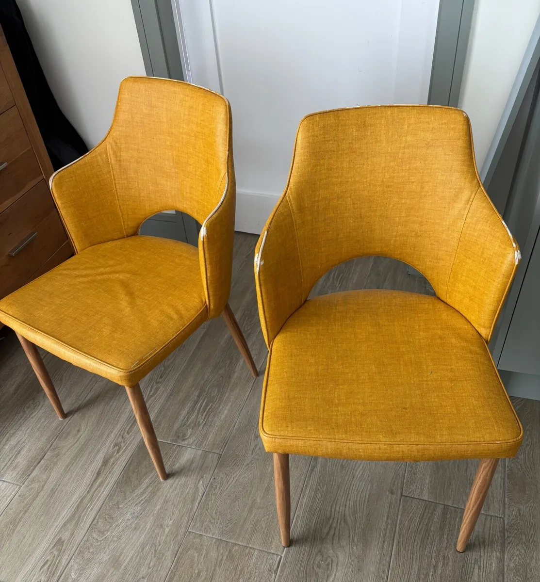 2 Chairs - Image 1