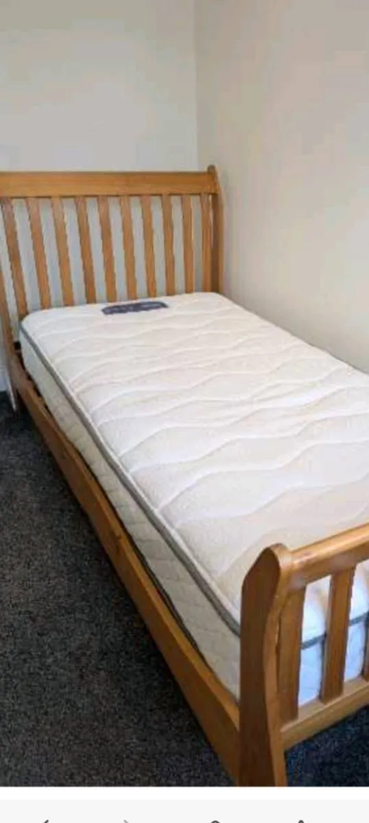 Single bed - Image 1