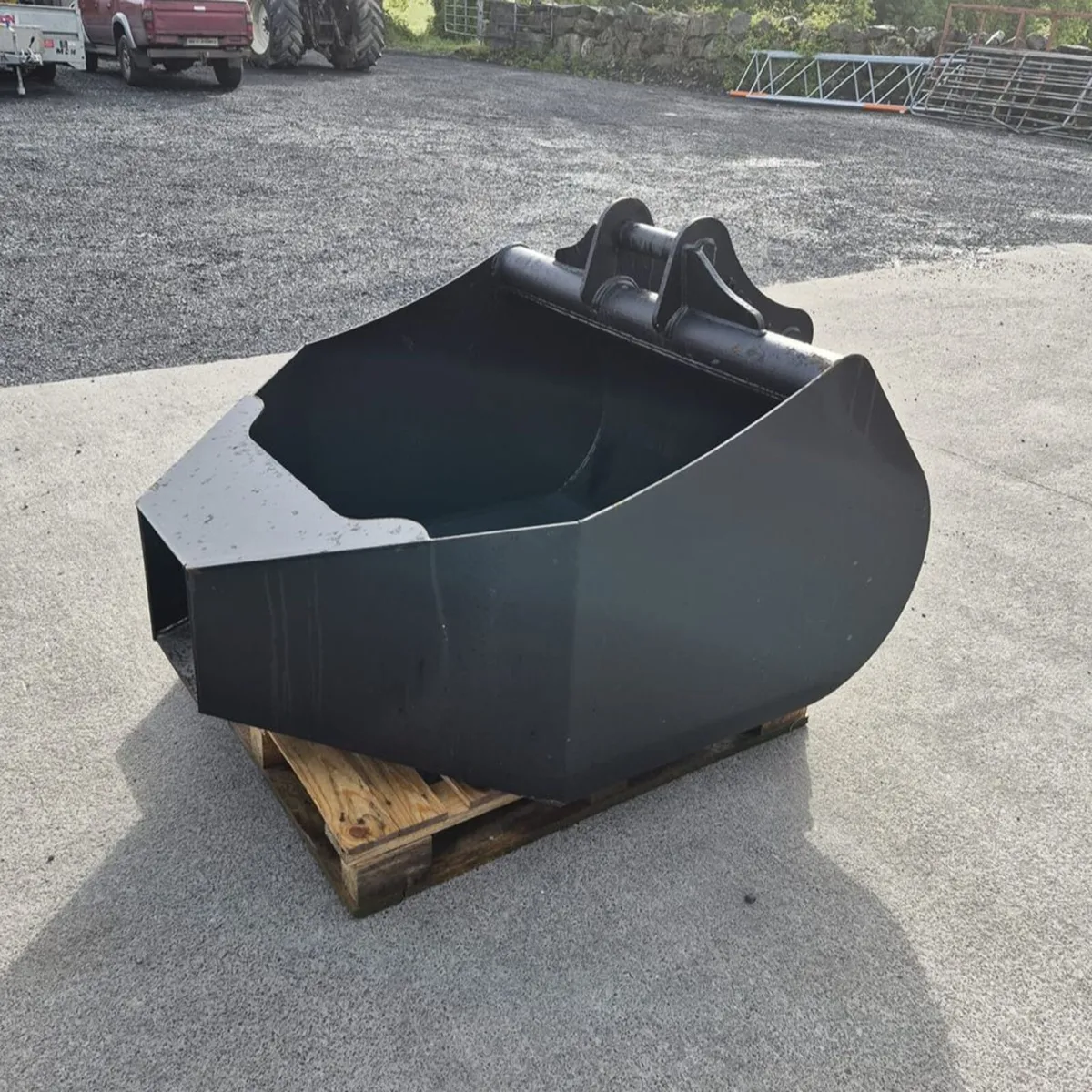 Concrete pouring bucket - Image 1