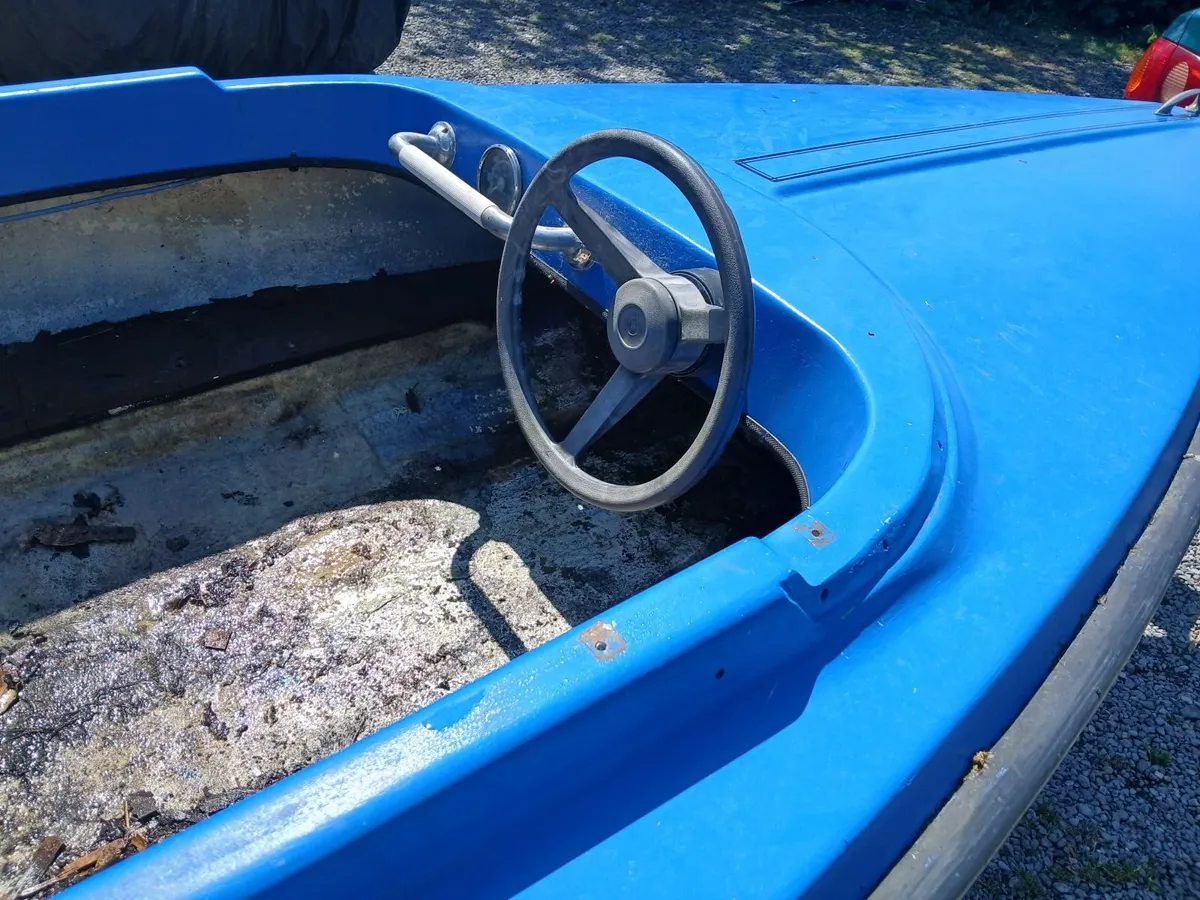 12 ft small tidy boat and trailer - Image 2