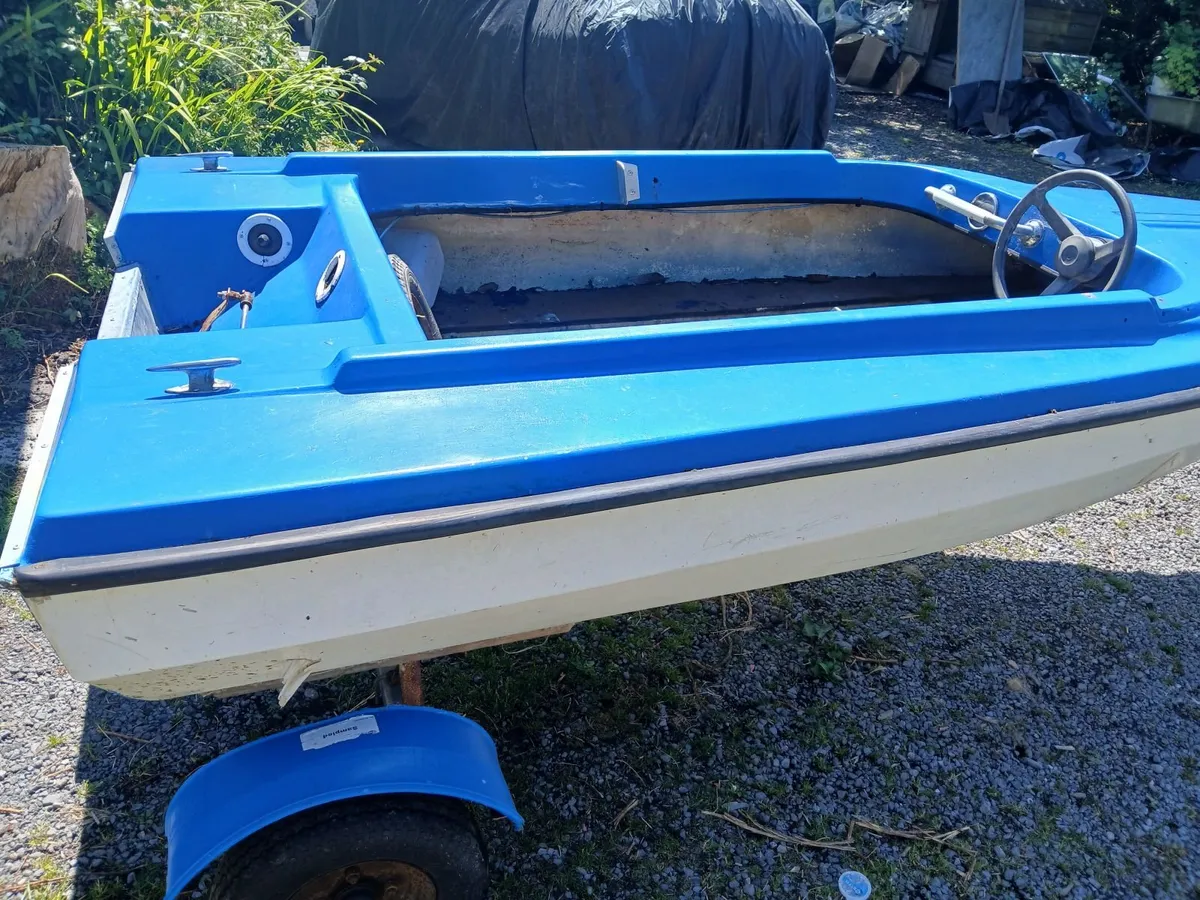 12 ft small tidy boat and trailer - Image 3