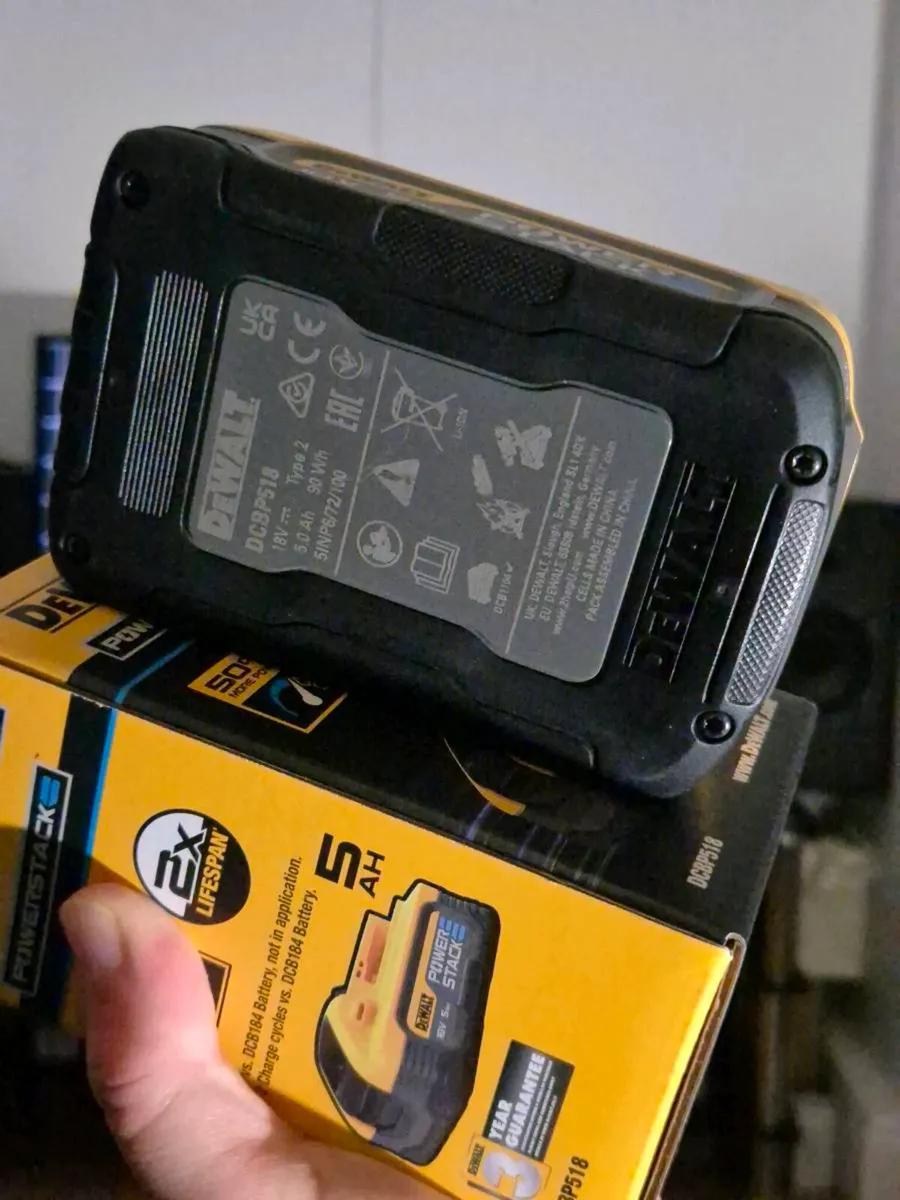 The DEWALT DCBP518 18V, 5Ah POWERSTACK Battery - Image 4