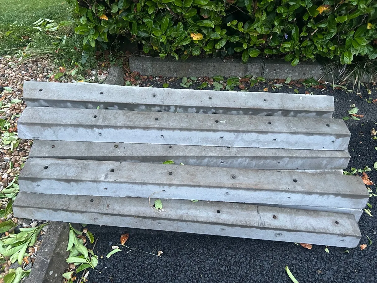 14 x Concrete posts - Image 2