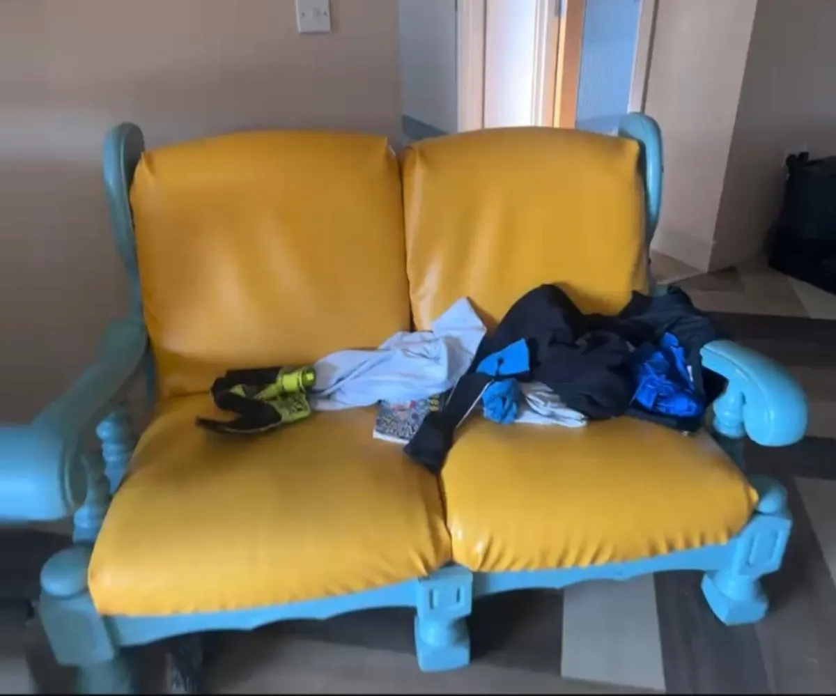 2 seater couch - Image 1