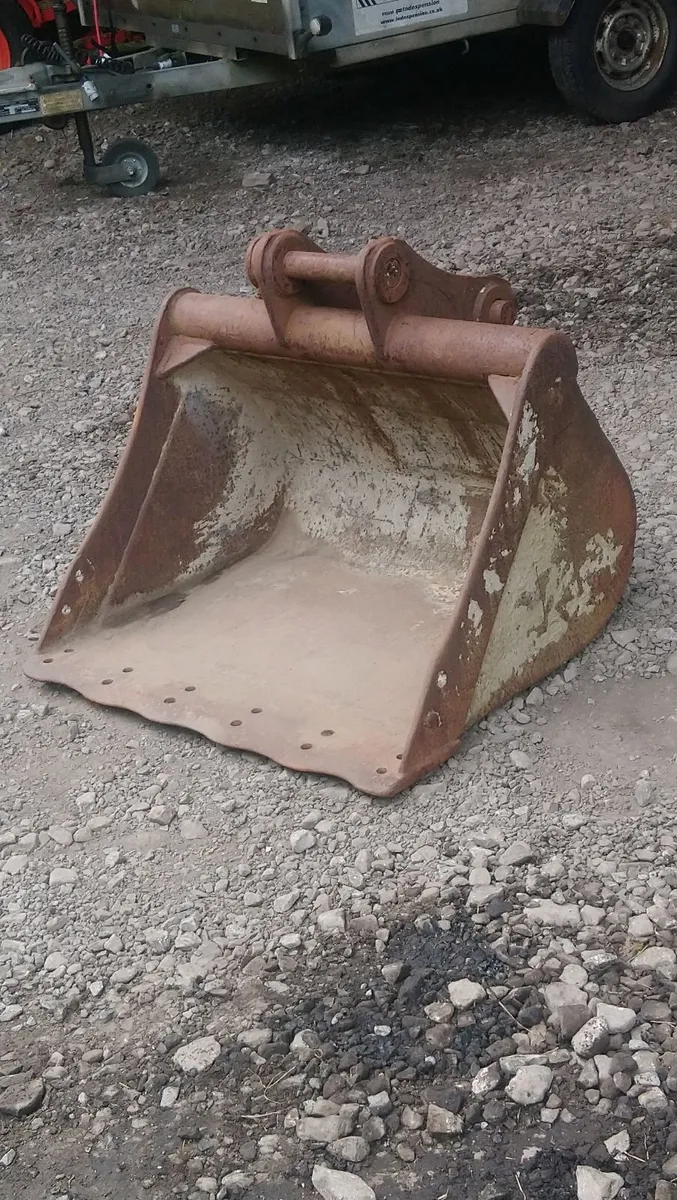 HITACHI ZAXIS FOUNDATION BUCKET ( 50mm pins ) - Image 1