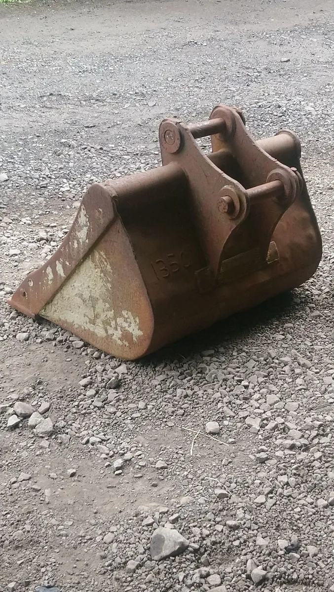 HITACHI ZAXIS FOUNDATION BUCKET ( 50mm pins ) - Image 2