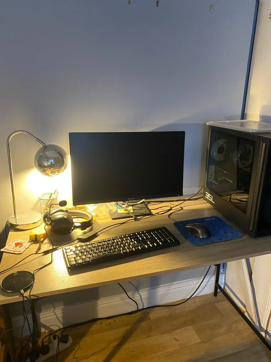 Desk - Image 2