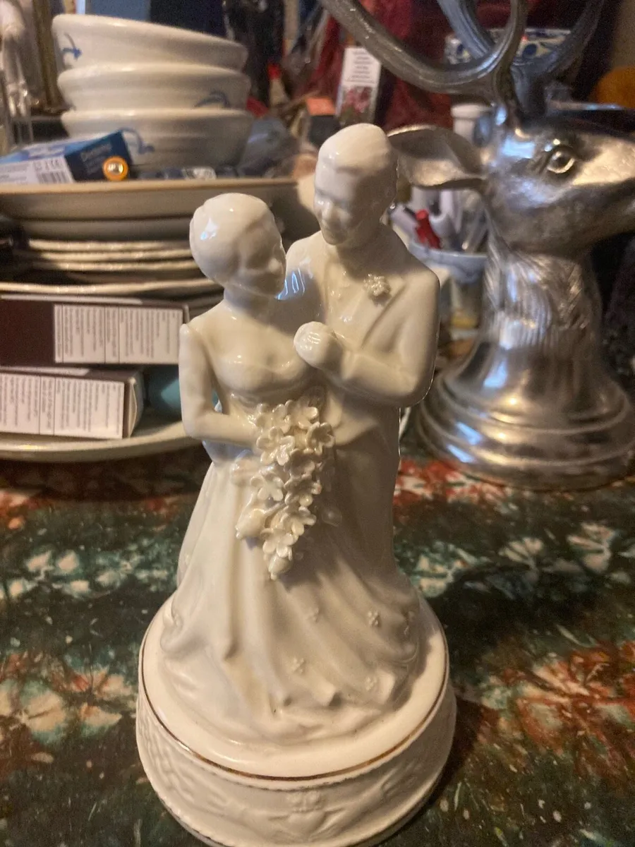 Belleek 2000 marriage figure free postage - Image 1