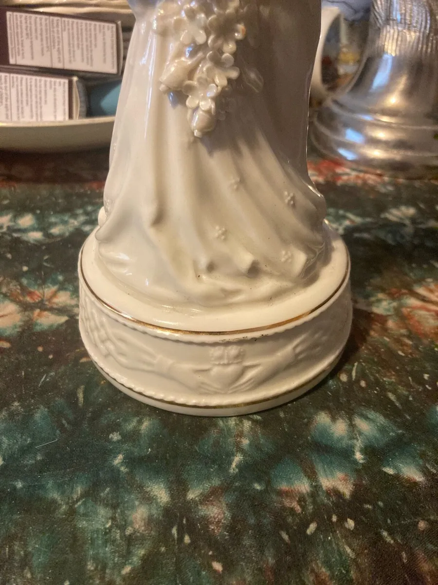 Belleek 2000 marriage figure free postage - Image 2