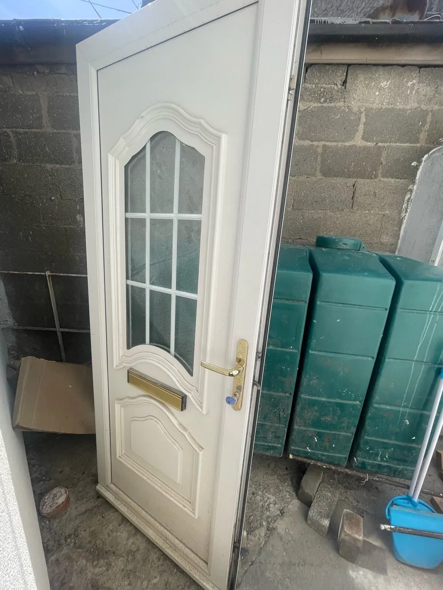 Front door - Image 2
