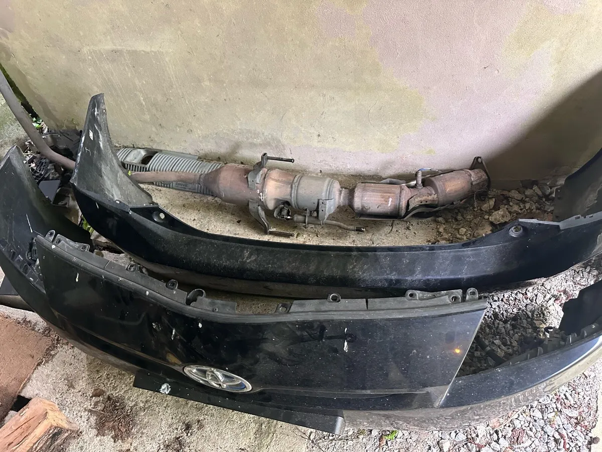Toyota Prius 2011 black Breaking/Parts - Image 2