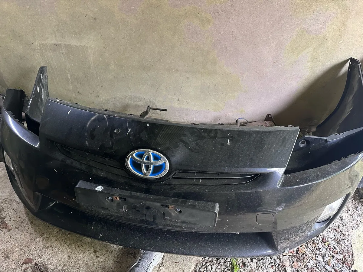 Toyota Prius 2011 black Breaking/Parts - Image 1