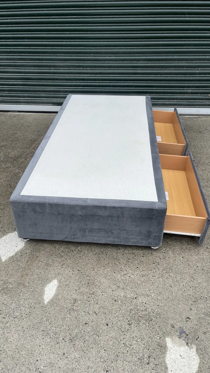 Singe bed with drawers - Image 2