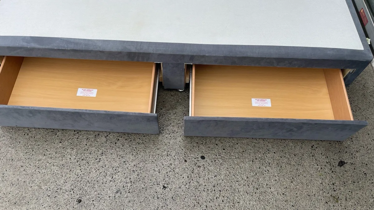 Singe bed with drawers - Image 3