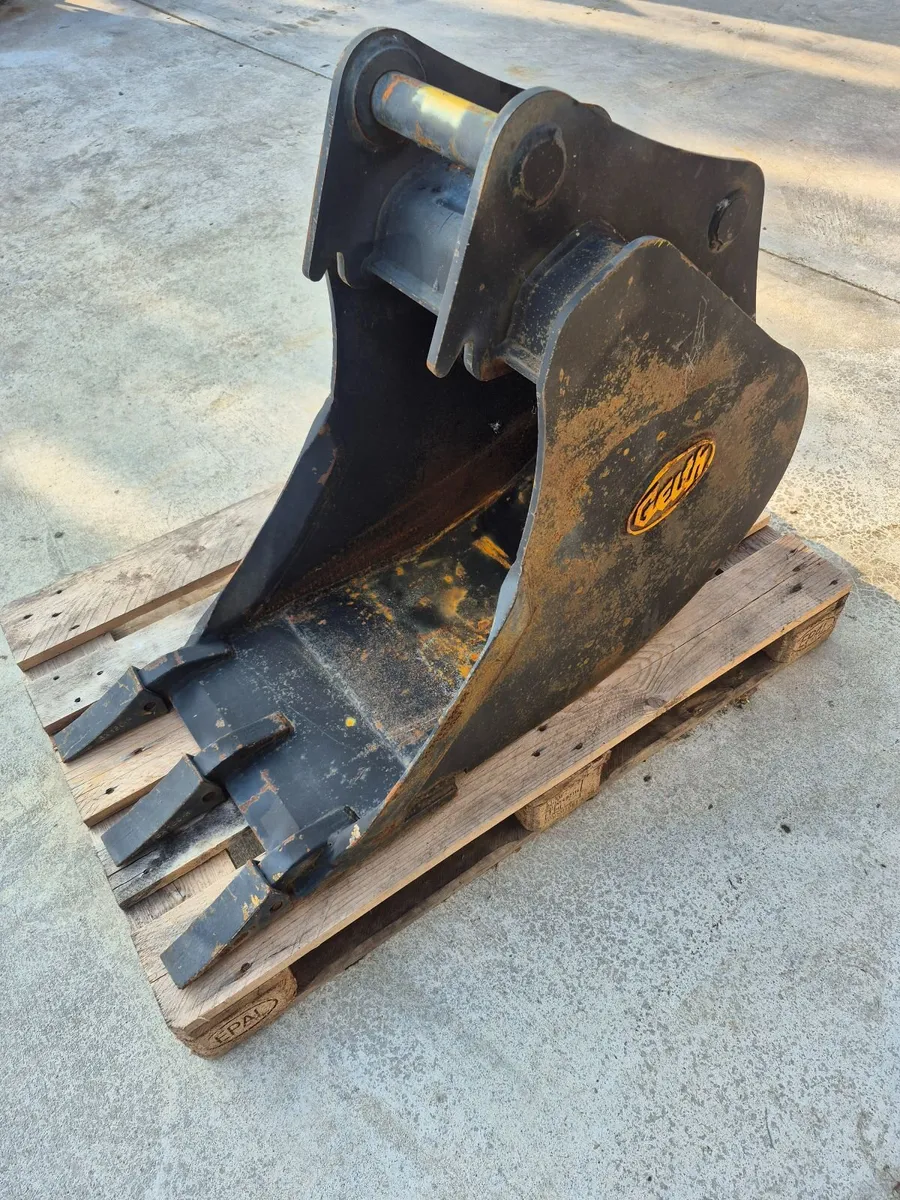 Unused Geith 16inch digger bucket 6-8ton 50mm pins - Image 2