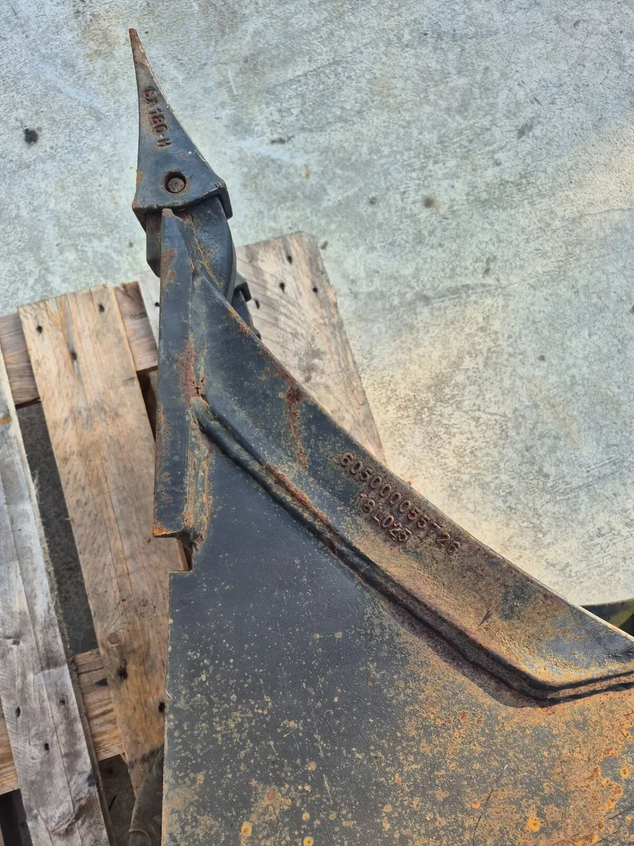 Unused Geith 16inch digger bucket 6-8ton 50mm pins - Image 3