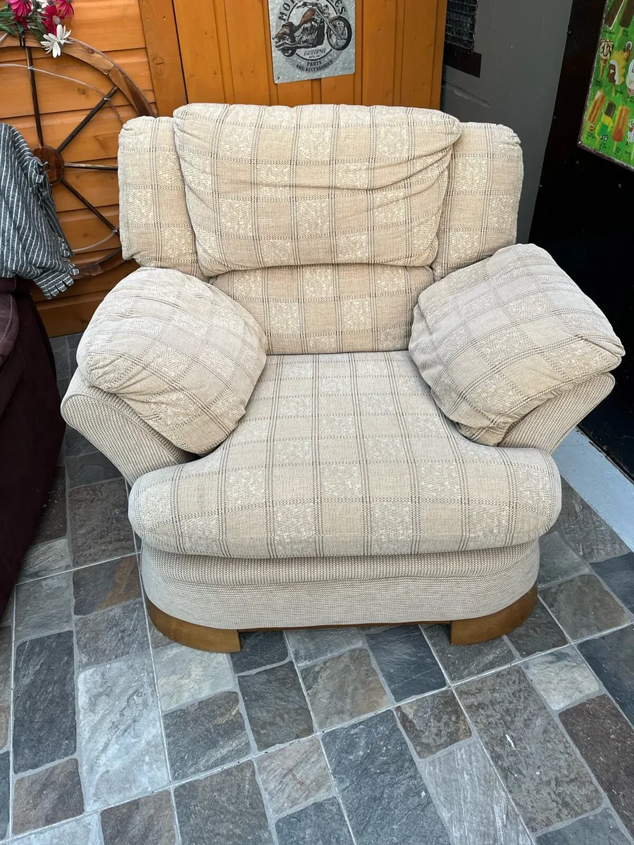 Furniture suite - Image 1
