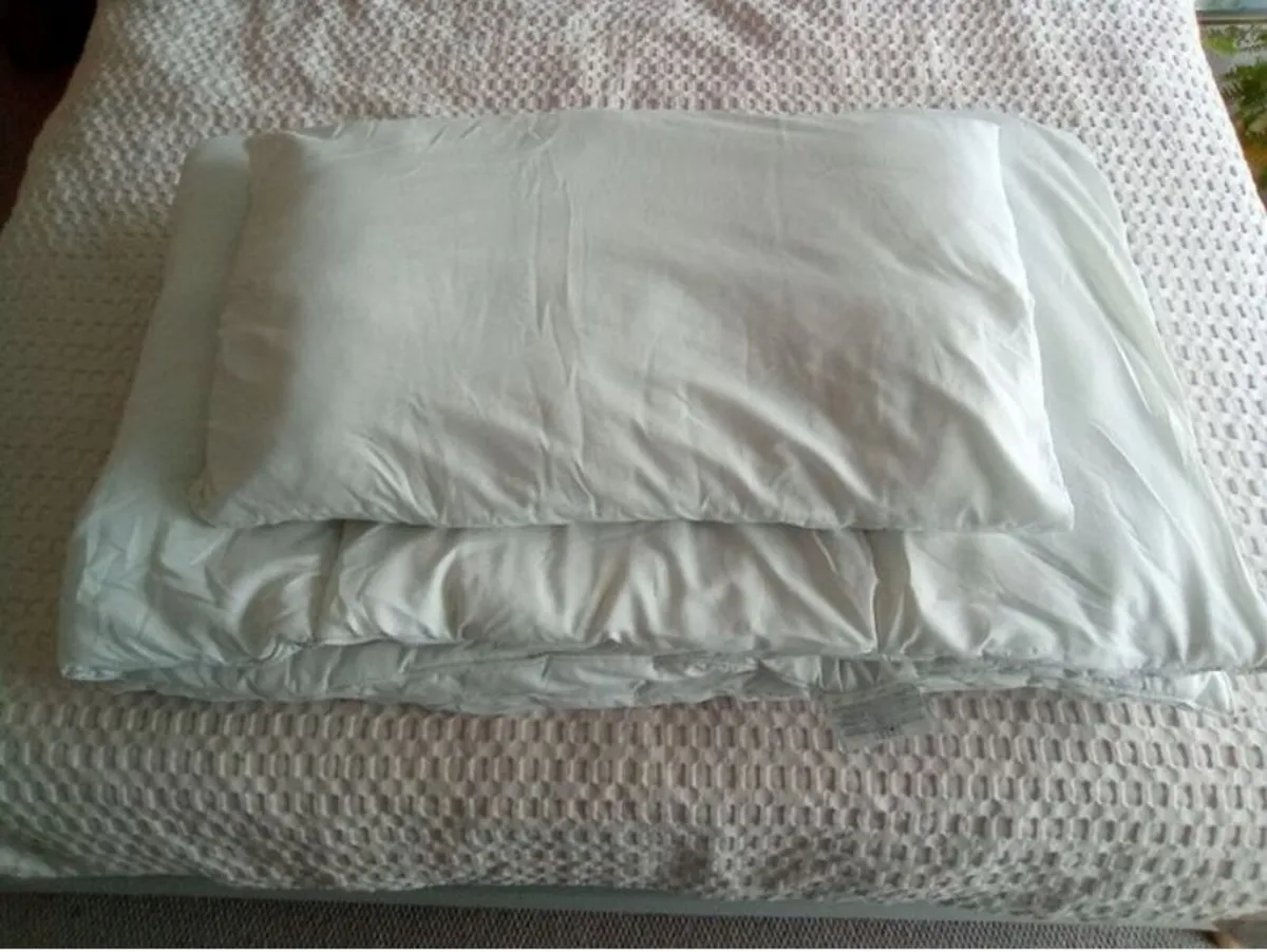 Single duvet and pillow