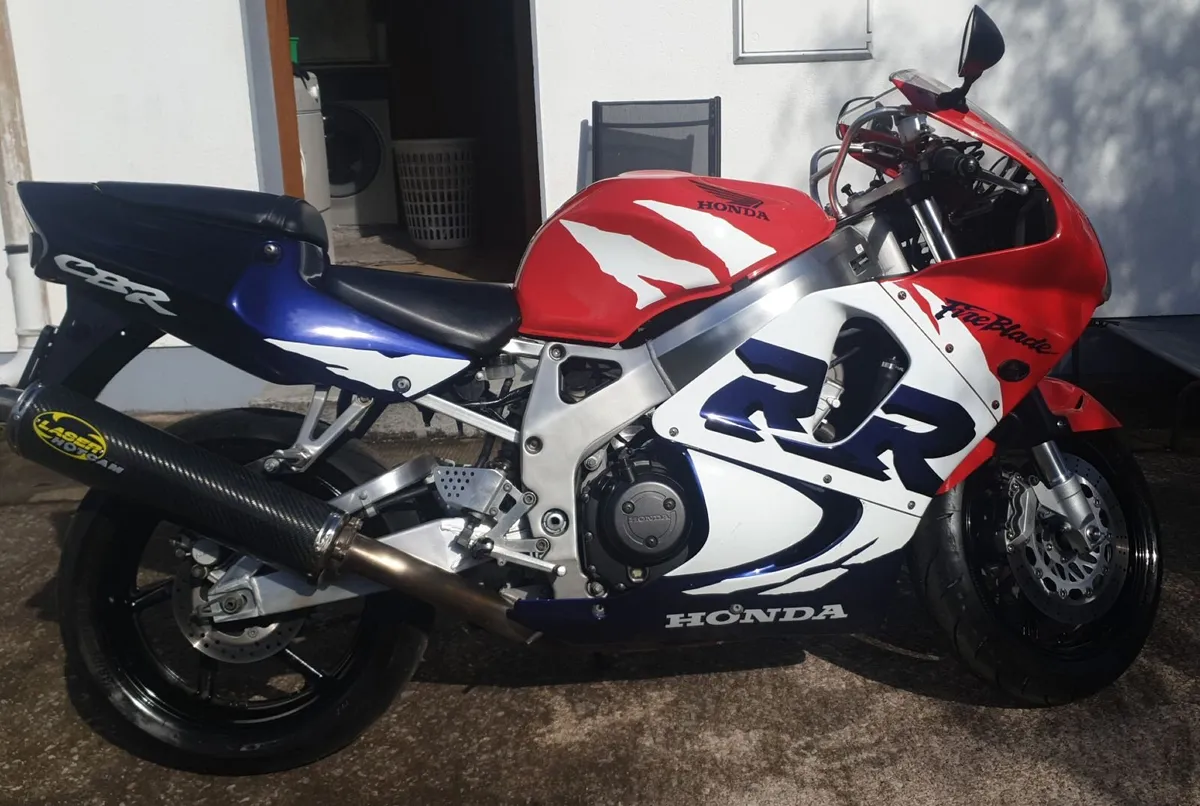 Honda Fireblade 1999 - Image 1