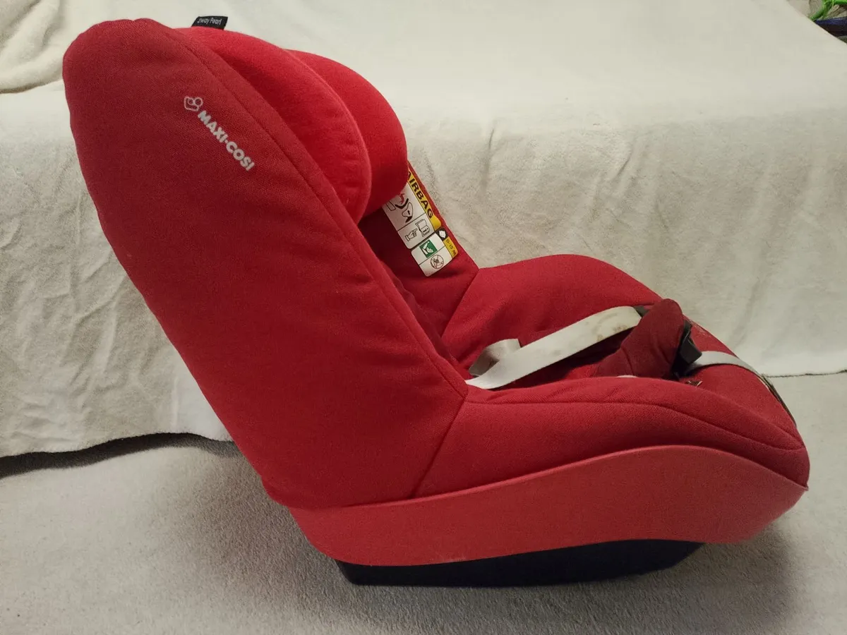 Maxi Cosi isofix Pebble Plus bundle - Image 4
