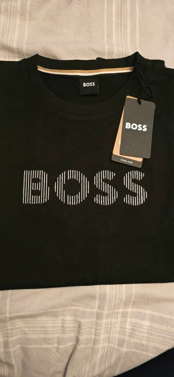 Hugo boss Mens T-shirt Size small - Image 1