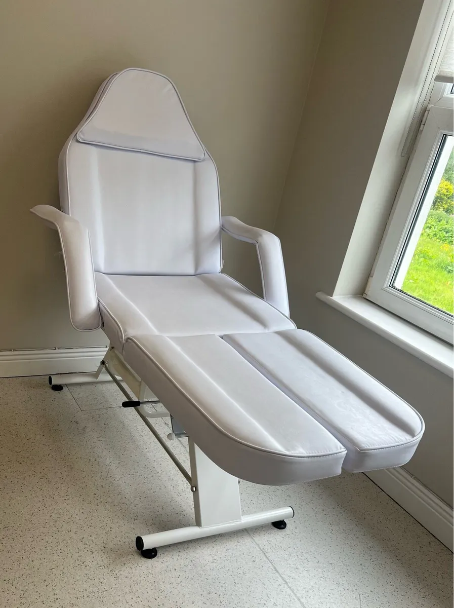 Podiatry chair/bed - Image 1
