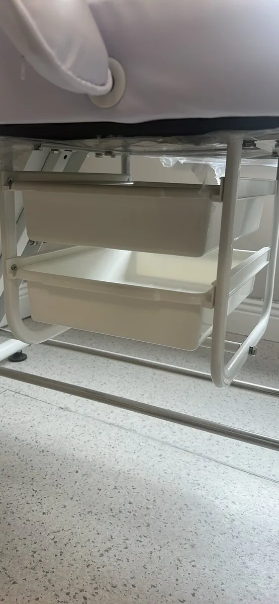 Podiatry chair/bed - Image 4