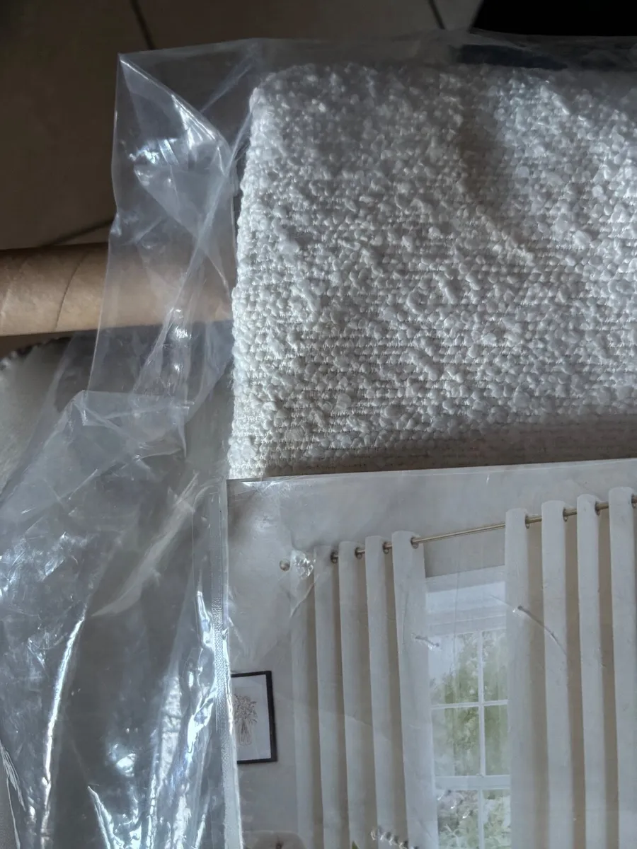 Curtains - Image 2