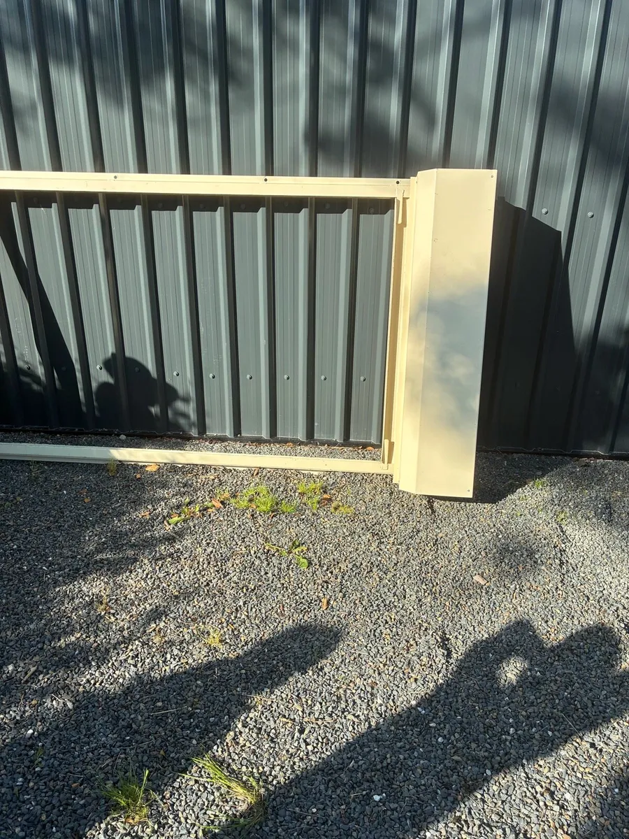Roller door  for sale - Image 2