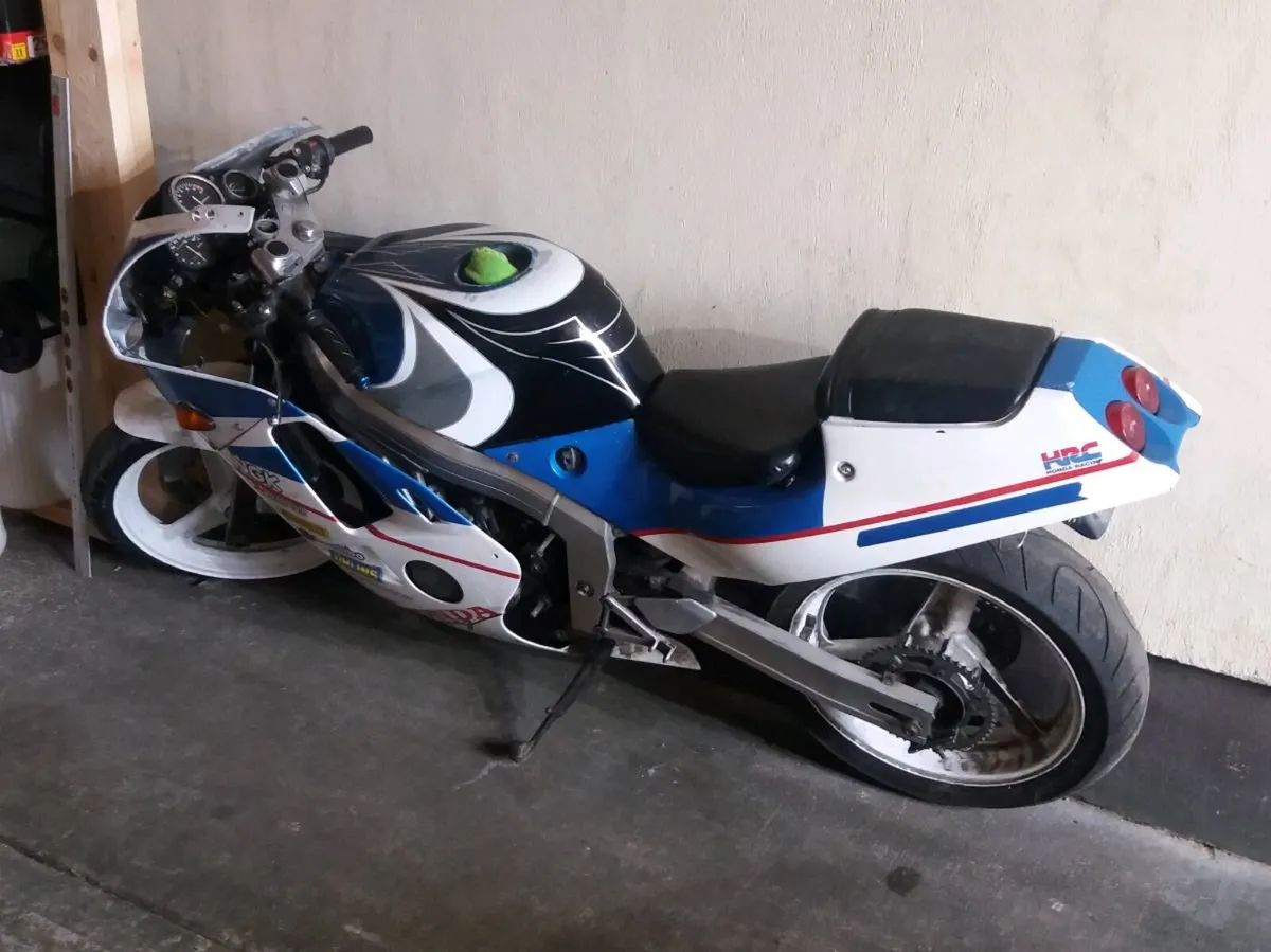 2 Honda CBR250R MC19 - Image 3
