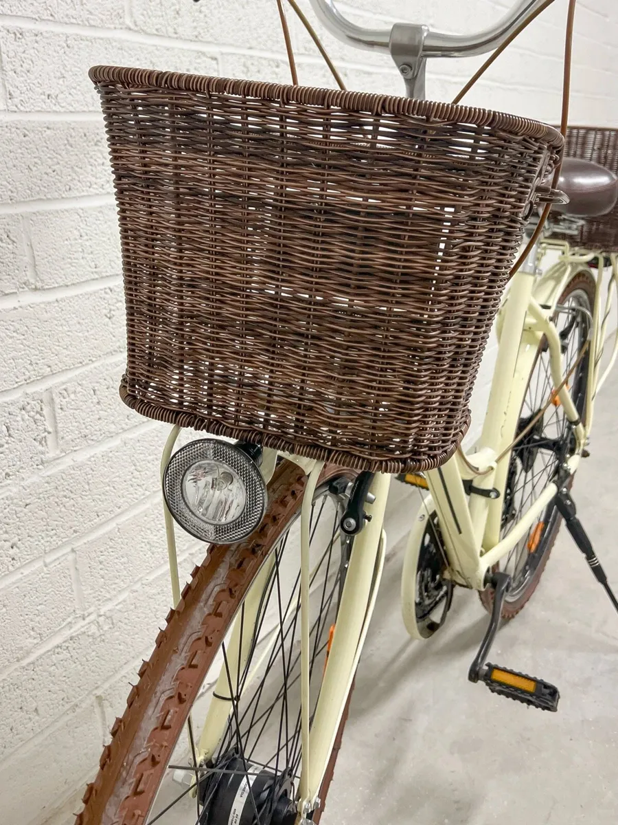Retro City bicycle in excellent condition - Image 4